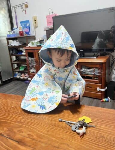 Click to view full screen 抗風防雨雙面斗篷-訂製 自然23vs霧藍防水 photo review